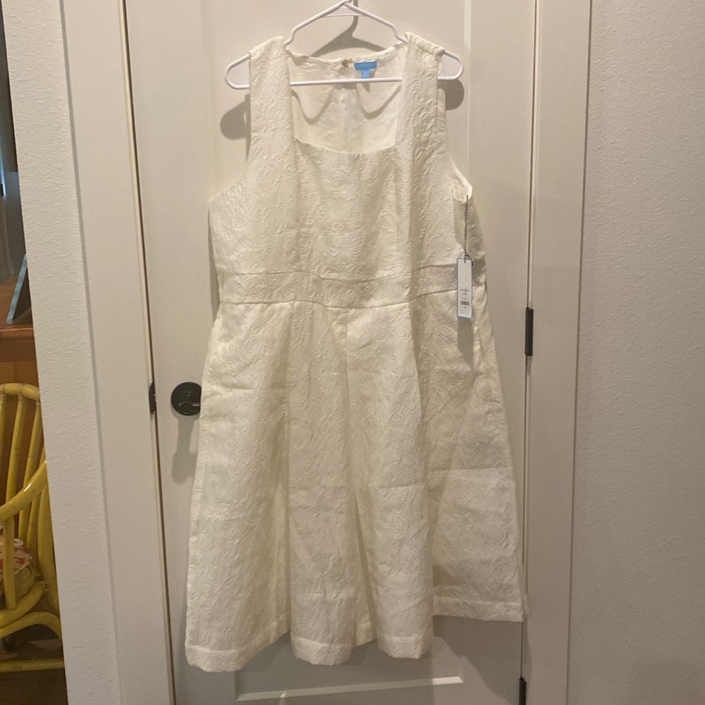 Draper James Sleeveless Embossed‎ Dress.  Ivory Color.  Size 1X. Pleated Front